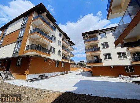 Havuzlu Site İçerisinde Arakat Kat Cephe Seçenekli 1+1 Daireler