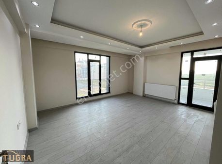 Tuğradan Bulvara Cephe İskanlı Sıfır 2+1 Satılık Daireler