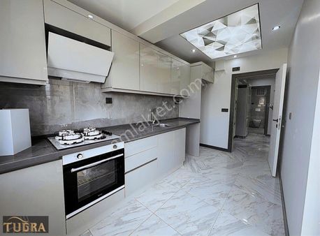 Tuğra'dan Mekke Cami Civarında 1+1 Ayrı Mutfaklı Ara Kat Satılık