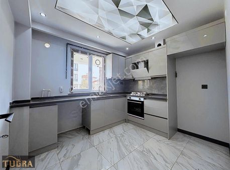 Tuğra'dan Mekke Cami Civarı 1+1 Ayrı Mutfak Yüksek Giriş Satılık