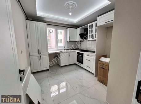 Eski Salı Paz. Civarı Limitsiz Kredili İskanlı 2+1 Satılık Daire