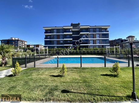 Tuğradan Hürriyet Mahallesinde Bahçe Katı 1+1 Lüx Satılık Daire