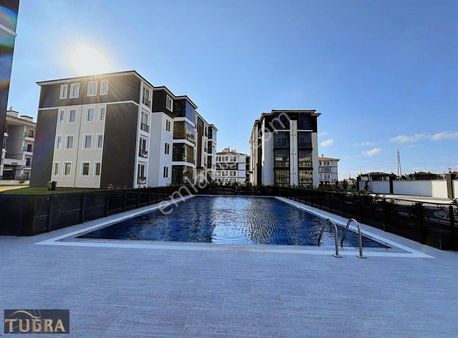 Tuğra'dan Zafer Mah.havuzlu Site İçerisinde 1+1 Ara Kat Daire