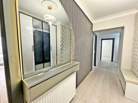 Özçeliklerden Cadde Yakını Köşe Başı 120m2 2+1 Dairee
