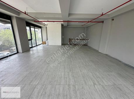 Beylikdüzü Kavaklı'da Cadde Üzeri 140m2 Kiralık Dükkan