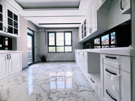 Cihandan Şehitkubilayda Estergon Cadde Teleferik Yakını 3+1 Dair