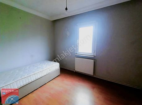 Sabiha Gökçen Yakını İnci Sitesi Kiralık 2+1 Daire