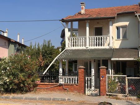 Urla Atatürk Mahallesin'de Denize Yürüme Mesafesinde Villa