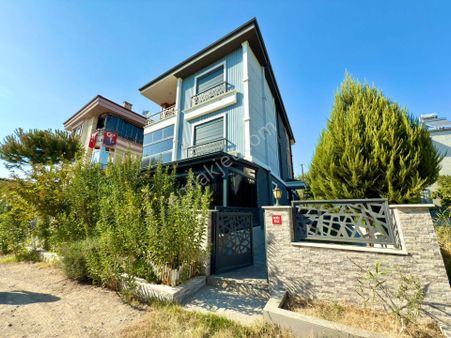 Yükselden Kaz Dağlarının Eteklerinde 4+1 Ultra Lüx Satılık Villa