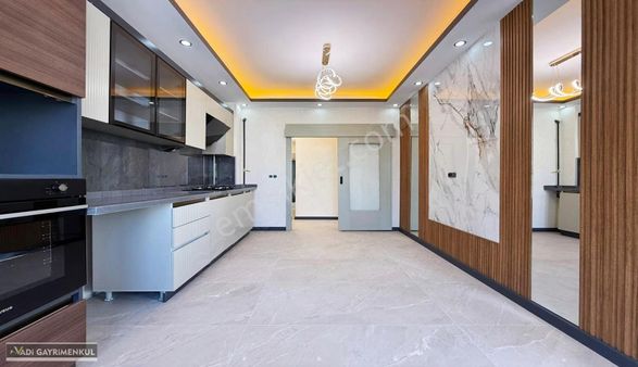 Vadi'den Hisarda Sıfır - Y.giriş - Lüks Yapılı - E.banyolu - 3+1