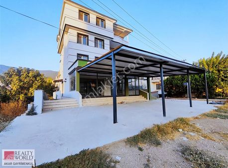 128 M2 Kapalı, 200 M2 Açık Teşhir Alanlı Anayol Üzeri İşyeri!