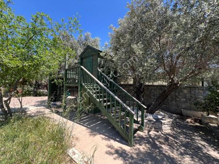 Foçada Satılık Havuzlu Taş Dubleks Villa Ve 2 Adet Bungalov