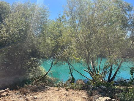 Tümbüller Yapı Gayrimenkul'den – Irmak Kenarında Satılık Yatırımlık Tarla