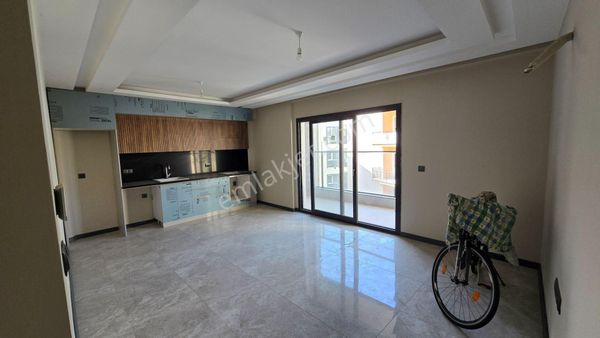 Kuşadası'nda Sıfır 1+1 Daire Kapalı Pazar Yeri Bölgesinde