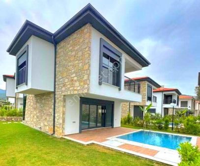 Davutlarda Özel Havuzlu Bahçeli Tek Müstakil Sıfır Villa