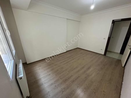 Esenyurt Mehmet Akifte Metrobüse 5 Dk Mesafede Satılık 1+1 Daire