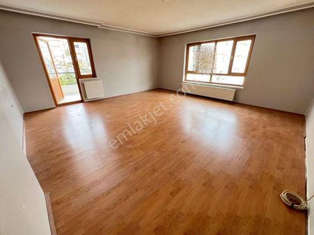 Ekin Mahallesinde Çok Geniş 3+1 Katta Ön Cephe Satılık Daire !!