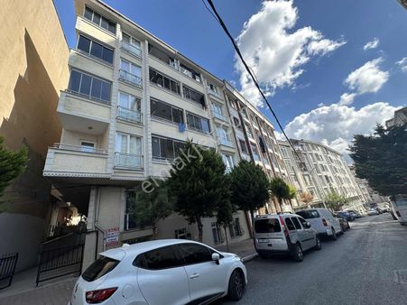 Saadetderede Metrobüse 3 Dk Mesafede Kiralık 2+1 Daire