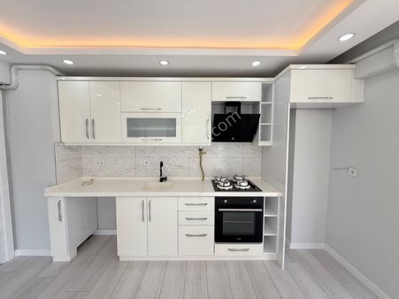 Cadde'den Denize 500mt Doğalgazlı Kullanışlı 2+1 Satılık