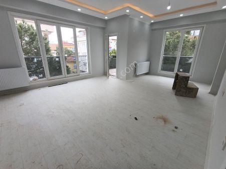 Pendik Güzelyalı Merkez"de Satılık Yol Üstü Kredili 3+1 120m2 Asansör Otoparklı Daire