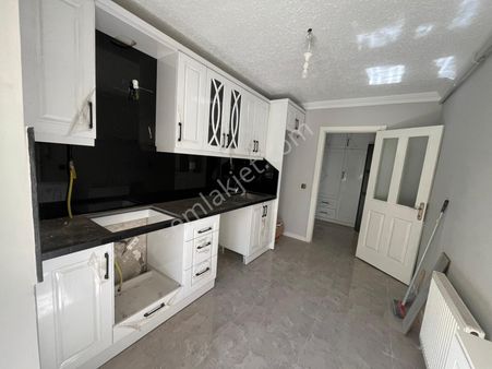 🏡güzelyurt Mahallesi 🏡 ✅3+1 M2 7 Katlının Zemin Katı ❇️kombi Petekli