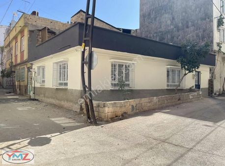 Ymz'den 60.yıl Mh'de Köşe Başı Tek Katlı Bakımlı Müstakil