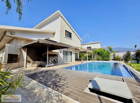 Seydikemer De Satılık Büyük Bahçeli Lüks Villa