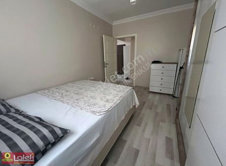 29 Ekim Mahallesin'de Otobüs Dolmuş Okul Market Yakını 3+1 Daire