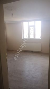 Ağrı Merkez Cumhuriyet Mahallesi 2+1 Satılık Geniş Daire