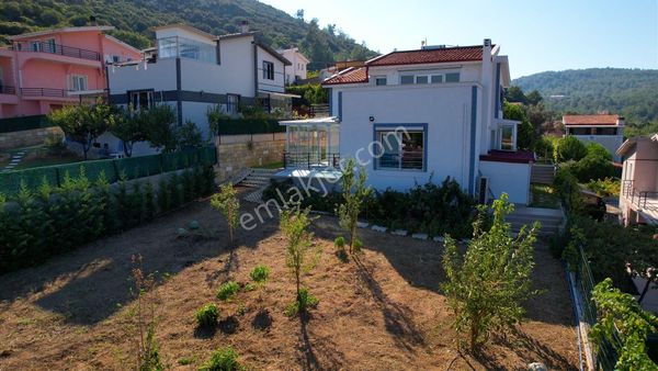 İzmir Güzelbahçe Çamlı Dadaşkent-1 Sitesi'nde Satılık 4+1 Villa