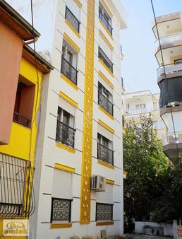 Karşıyaka Merkezde Satılık Daire. 5 Yıllık Köşe 2+1. Kod:1732