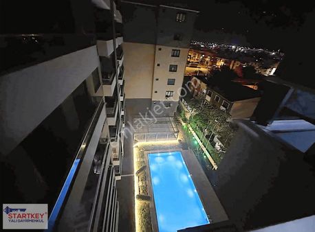 Çiğli'de Site İçinde Havuz Cephe Satılık 1+1 Daire