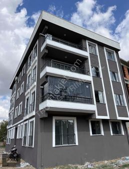 Ezine Cumhuriyet Mahallesinde 2+1 Kapalı Mutfak Sıfır Daire