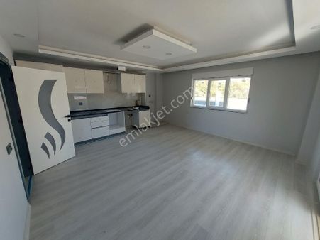 Hüsnükarakaş Mh'de İlk Evim Kredisine Uygun 2+1 Havuzlu Site İçi Sıfır Daire !!