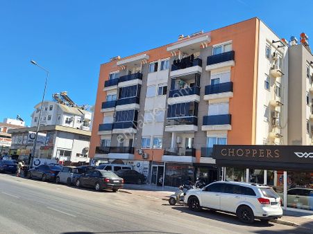 Antalya Kepez Şafak Mahallesinde Site İçinde Ara Katta Doğalgaz Kombili Satılık 2+1 Daire