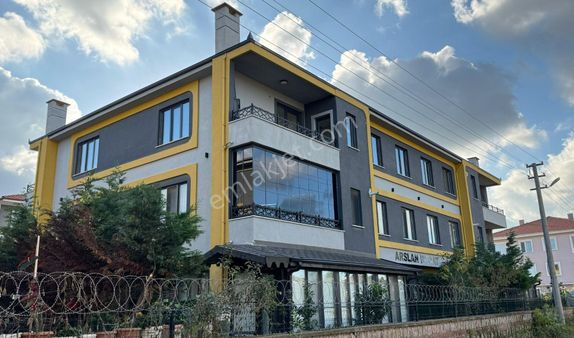 Sıfır Eşyalı Ayrı Mutfak Önü Açık Geniş 2+1 Daire