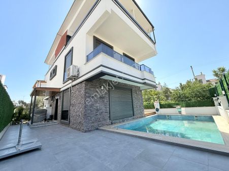 ▶ ▶ Akçay Körfez'den Havuzlu Çift Teraslı Full Eşyalı 4+1 Satılık Müstakil Villa