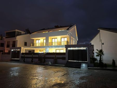 Didim Hisar Mahallesinde Havuzlu, Ayrı Mutfaklı, 4+1 Satılık Müstakil Lüks Villa