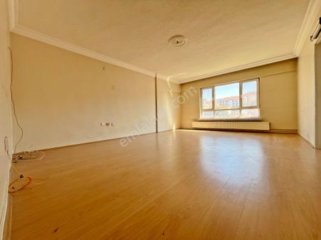 Etlik Mah. Nişantaşı Pazarı Yakını Orta Katta Çok Geniş Yüksek Giriş 3+1 Masrafsız Satılık Daire