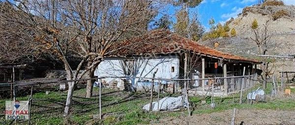 Remax Model Denizli'den Beyağaç'ta Çiftlik Evi Ve Tarla