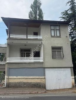 Genç Emlaktan Gözne Çarşı Merkeze Yakın İki Katlı Müstakil Ev