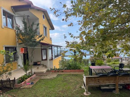 Yıldız Gayrimenkulden Çarşıbaşında Satılık Villa