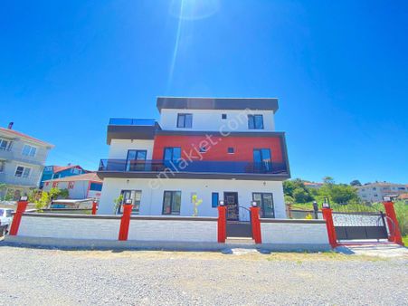 Karasu Aziziye Mah. Müstakil Bahçeli 4+1 Mutfak Ayrı Net:220 M2 Kullanımlı Satılık Tripleks Villa