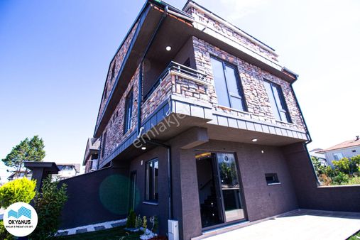 Lüks Dizayn Taş Konsept Geniş Bahçe Alanı Granit Zemin Yerden Isıtma 3+1 Villa Kocaali Alandere Mah