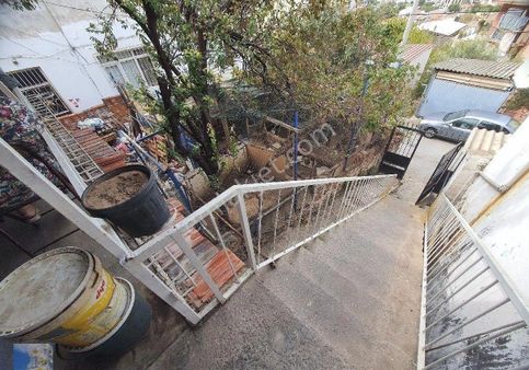 Şirintepe De Üzerinde 2 Daire Olan Bahçeli Satılık 200m2 Arsa