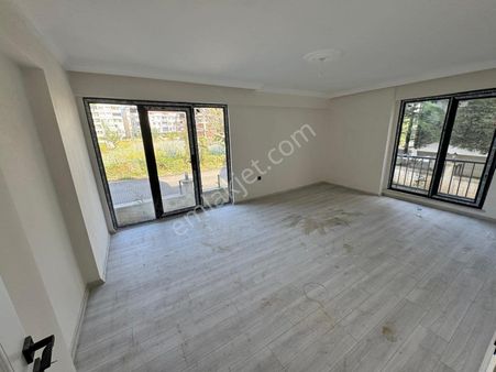 Çınarcık Karpuz Dere Mevkii Asansörlü Binada Yüksek Giris 2+1 Yeni Bina Asansörlü