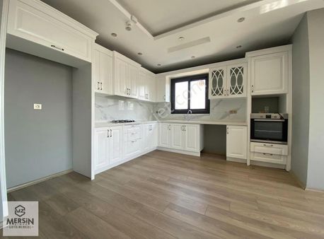 Mezitli Akdeniz Mahalesin'de Merkezi Konumlu Kiralık 4+1 Daire