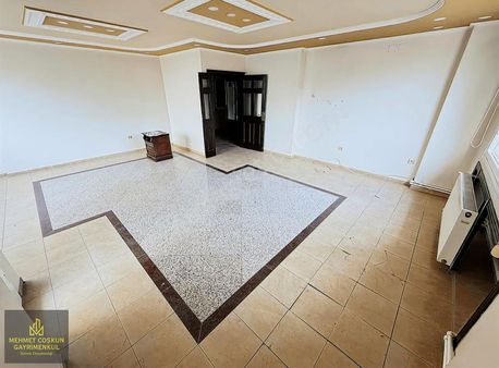 Ruhsağlığı Karşısında İskanlı Herkat Tek Daire Satılık 3+1+kiler