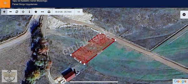 Kutluca Köyünde Satılık Arazi 18 Metre Yol Cephesi Var Arazinin