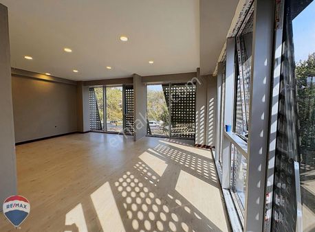 Remax Mavi'den Payitaht İş Merkezinde Kiralık 100m2 Ofis